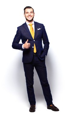 Genç neşeli iş adamı