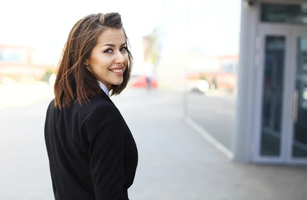 Wanita bisnis sukses tersenyum — Stok Foto