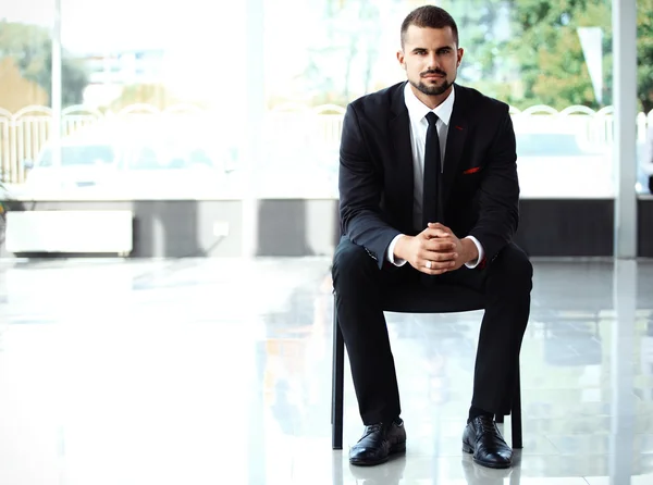 Handsome confident businessman — Stockfoto