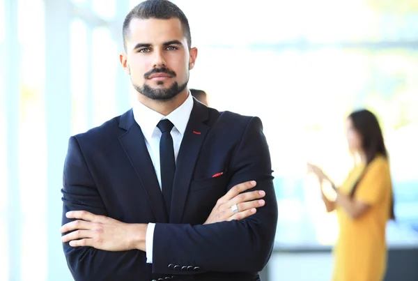 Businessman with colleagues in the background — Stock Photo, Image