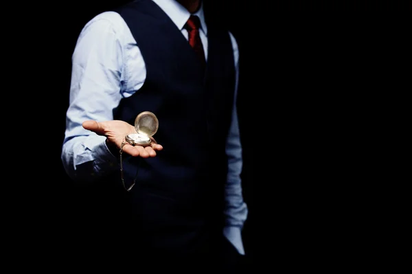 Mens hand met een horloge. — Stockfoto