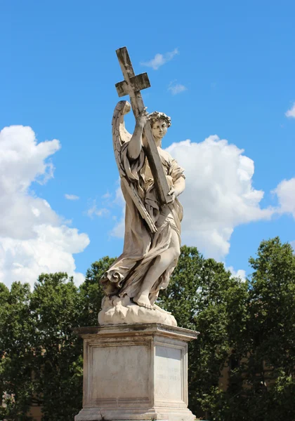 Estatua de mármol del ángel del puente de SantAngelo en Roma, Ital — Foto de Stock