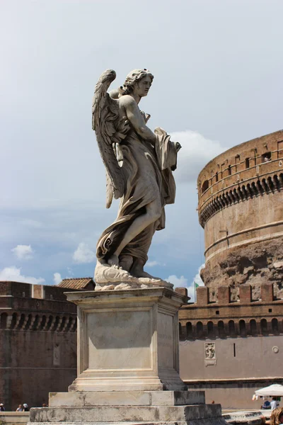 Marble statue of angel from the SantAngelo Bridge in Rome, Ital — Stock Photo, Image