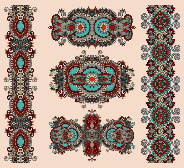 Adorno floral ornamental — Vector de stock