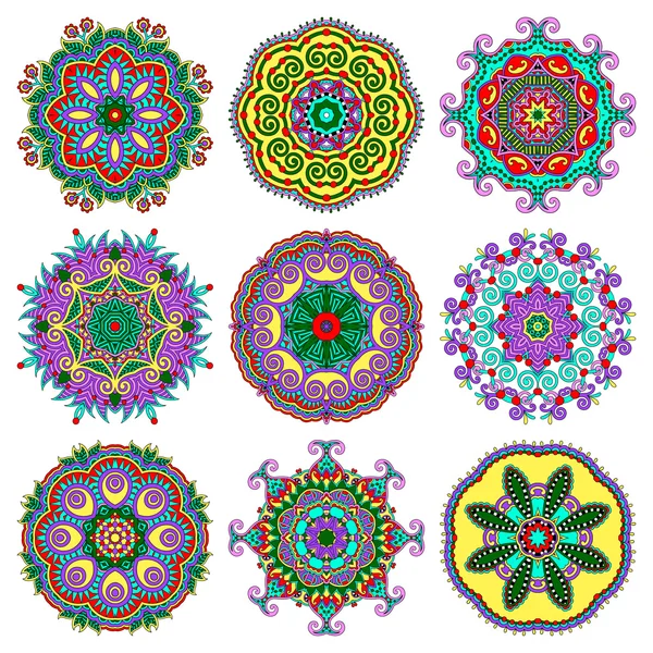 Circle lace ornament, round ornamental geometric doily pattern c — Stock Vector