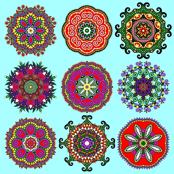 Circle lace ornament, round ornamental geometric doily pattern c — Stock Vector