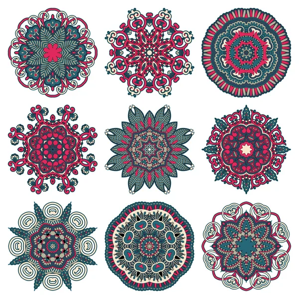 Circle lace ornament, round ornamental geometric doily pattern c — Stock Vector