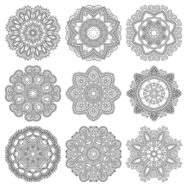 Circle lace ornament, round ornamental geometric doily pattern, — Stock Vector