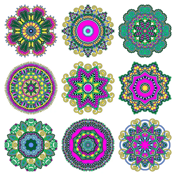 Circle lace ornament, round ornamental geometric doily pattern c — Stock Vector