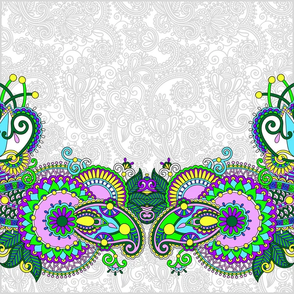 Paisley design em fundo floral decorativo para convite — Vetor de Stock