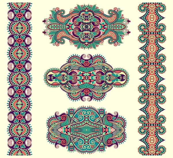 Adorno floral ornamental — Vector de stock