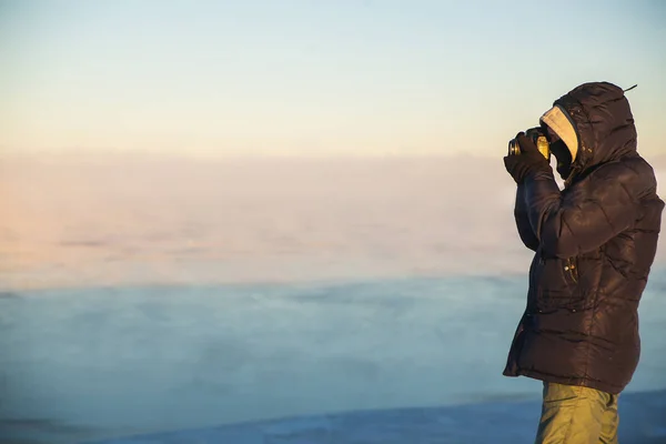 Photographe Professionnel Vêtements Hiver Chauds Prend Des Photos Nature Hivernale — Photo