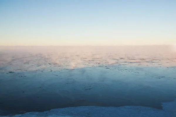 Mistige Winterzee Een Zonnige Dag Het Noordpoolgebied Witte Zee Nederzetting — Stockfoto