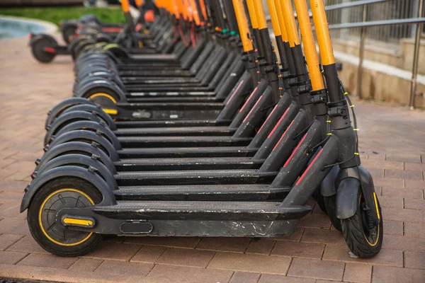 Bolt Electric Ride Sharing Scooters Tempat Parkir Stok Foto