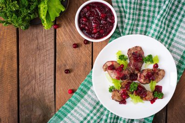 Tavuk ciğeri marul ile.