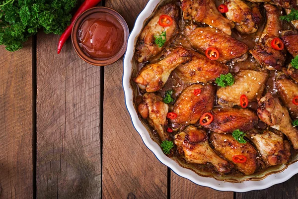 Baked chicken wings and sauce — Stock Photo, Image