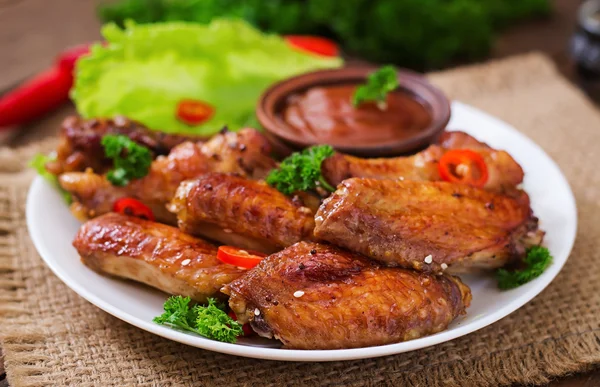 Baked chicken wings and sauce — Stock Photo, Image