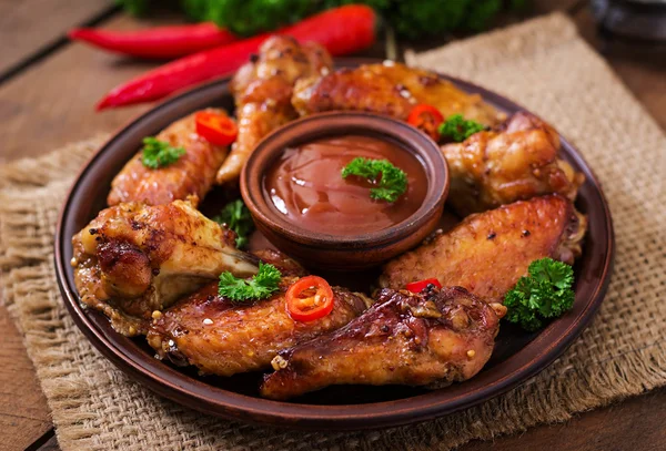 Baked chicken wings and sauce — Stock Photo, Image