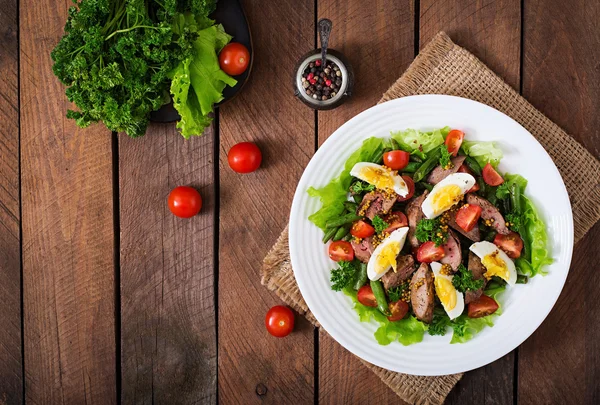 Warm salad with chicken liver — Stock Photo, Image