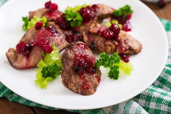 Chicken livers with  lettuce. — Stock Photo, Image