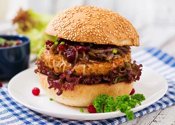 Hamburger with juicy turkey burger — Stock Photo, Image