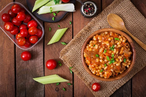 Gedünstete weiße Bohnen mit Fleisch — Stockfoto