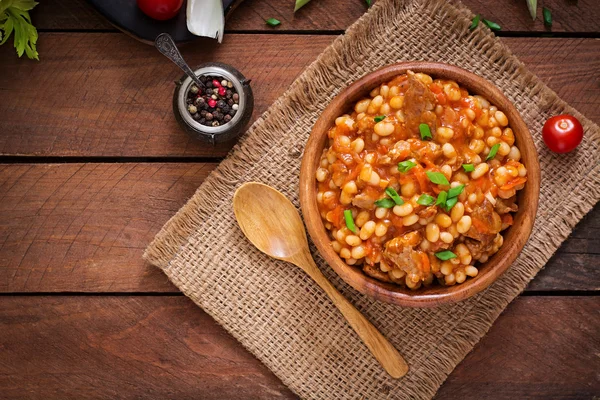 Haricots blancs cuits à la vapeur avec viande — Photo