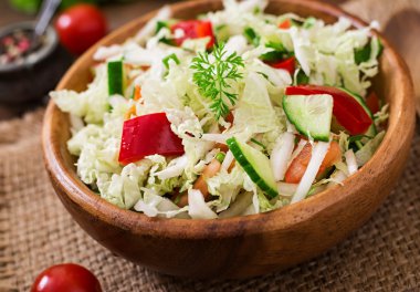 Vejetaryen sebze salatası