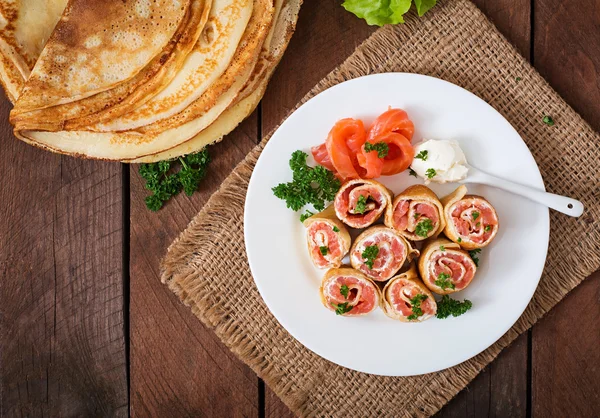 Frittelle appetitose con salmone — Foto Stock