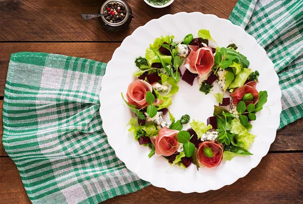 Salad with baked beet — Stock Photo, Image