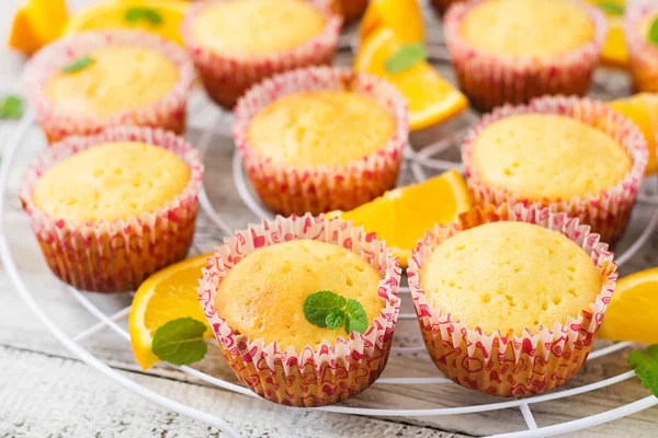 Muffins savoureux aux oranges et à la menthe . — Photo