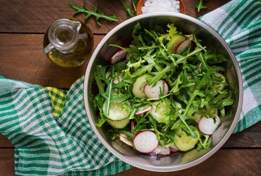 Vejetaryen salata için malzemeler