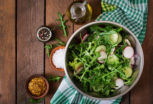 Vejetaryen salata için malzemeler