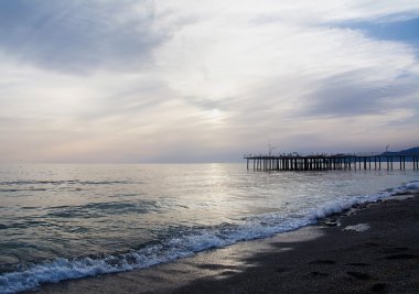 Günbatımı üzerinde Alanya deniz,