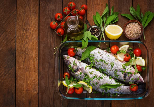 Due bicchieri al forno in teglia — Foto Stock