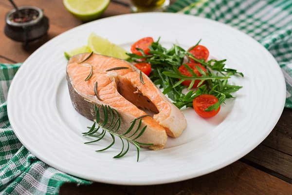 Cocinado en filete de salmón al vapor — Foto de Stock