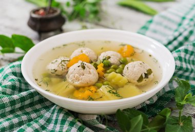 Diyet tavuk köfte çorbası 