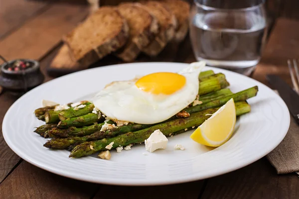 Warm salad of roasted asparagus — Stock Photo, Image