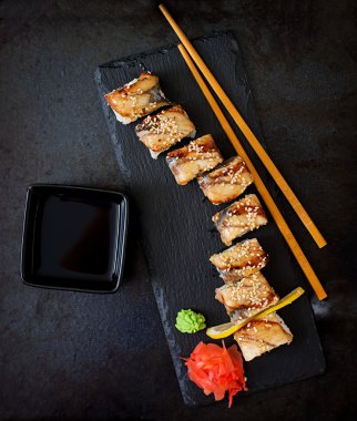 geleneksel Japon suşi rulo 