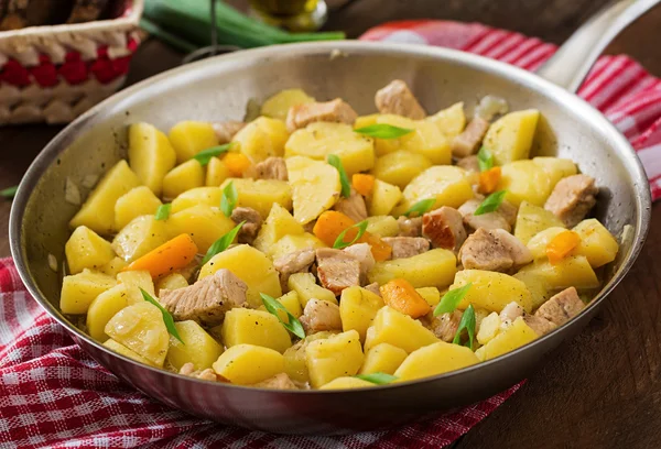 Patatas cocidas con carne —  Fotos de Stock