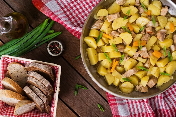 Batatas cozidas com carne — Fotografia de Stock