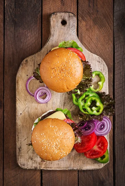 A marha nagy, szendvicsek hamburger — Stock Fotó