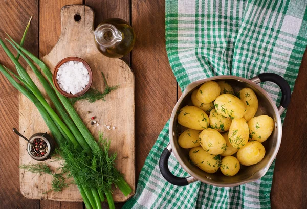 Boiled potatoes with dill and butter — Stock Photo, Image