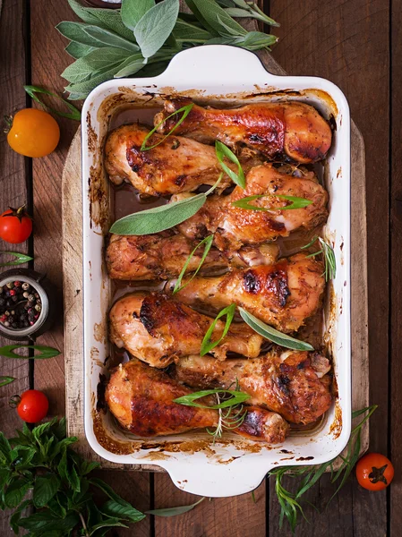 Appetizing baked chicken drumsticks — Stock Photo, Image