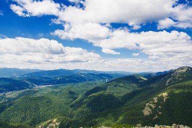 dağlarda yaz sabahı.