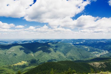 dağlarda yaz sabahı.