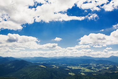 dağlarda yaz sabahı.