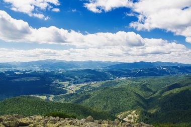 dağlarda yaz sabahı.