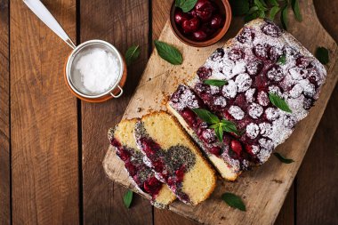 Haşhaş tohumu ile kiraz kek