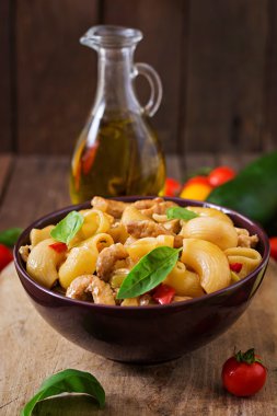 Et sebzeli makarna Gomiti Rigati